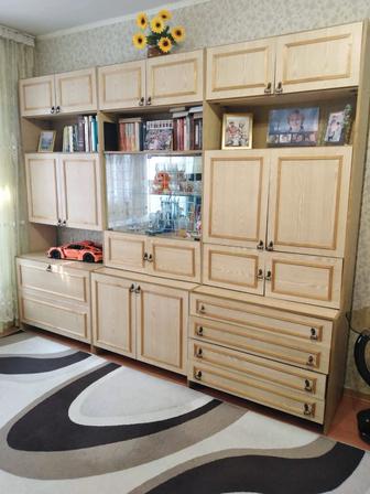 Продам стенку срочно.