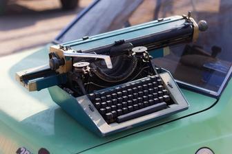 Винтажная печатная машинка
