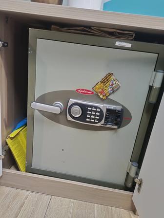 Сейф электронный Diplomat