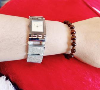 Часы swatch с речным жемчугом