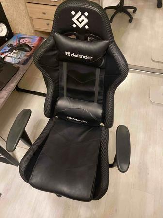 Продам игровое компьютерное кресло Defender Watcher