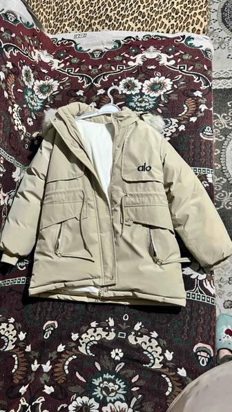 Продам детскую куртку для девочки