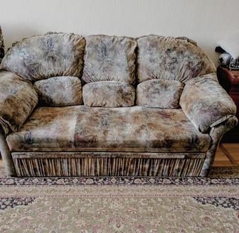 Диван в комплекте с креслом