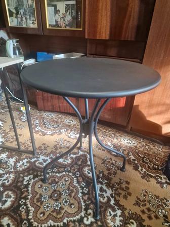 Продам столик новый.