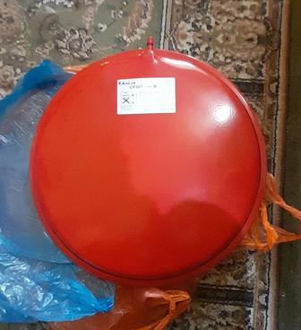 Срочно.Расширительный бак для автономного, газового котла 6л.Работает