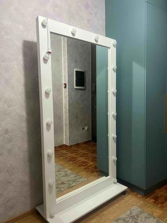 Продам зеркало с подсветкой