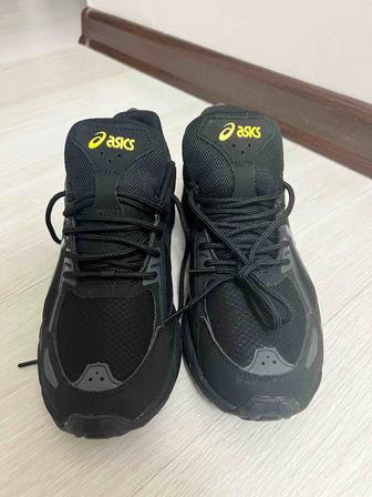 Продам новые кроссовки ASICS, размер 40,5,