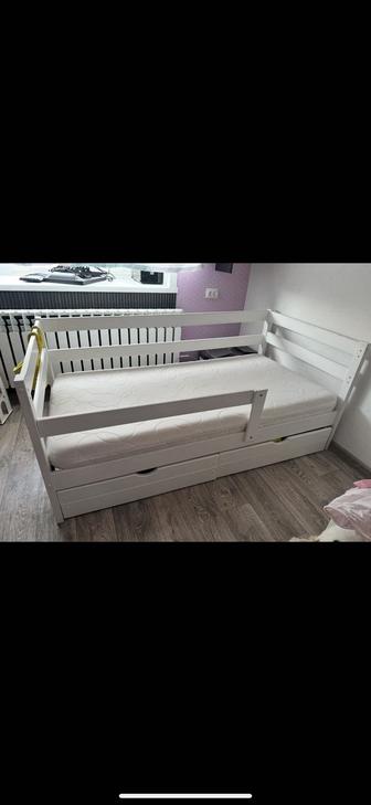 Продам детскую кровать с ортопедическим матрасом