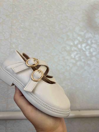 Аяк киым сатылады