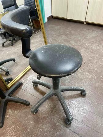 Продам кресла в нормальном состоянии