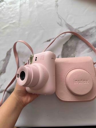Продам INSTAX MINI 12 в отличном состоянии