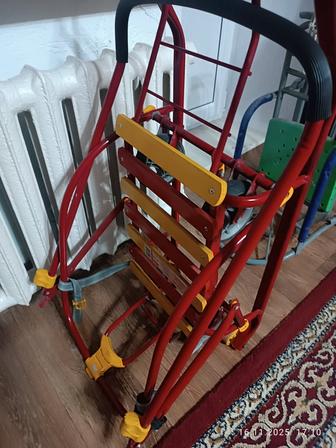 Продам санки с ручкой, есть колеса, б/у
