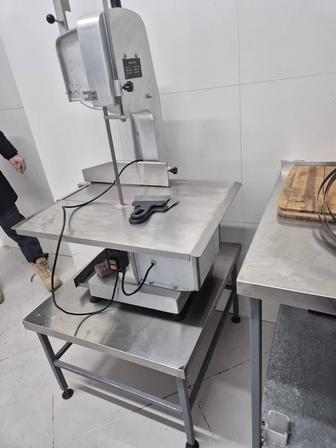 Мясной холодильник камера,вытяжка,пила для мяса,мясорубка для фарша