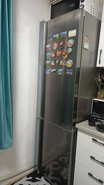 Продам сенсорный холодильник