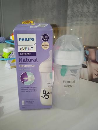 Продаю новую бутылочку для кормления Philips avent natural response 260ml