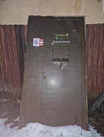 Дверь стальная 100 кг