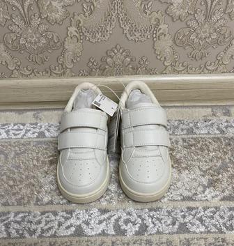 Продам новые кеды ZARA