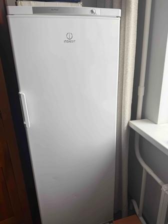 Продам морозильную камеру Indesit no froste