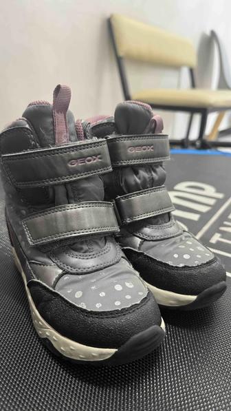 Продам детские ботинки фирмы Geox