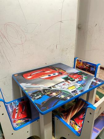 Продам детский стол со стульями за 20000