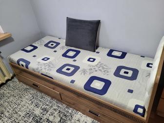Продам кровать с матрасом