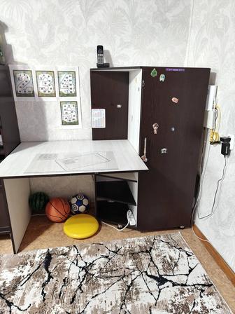 Стол со шкафом для школьников