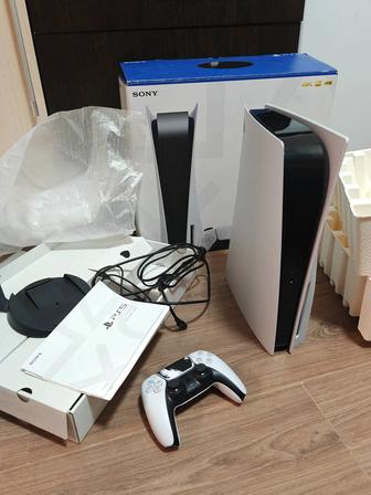 Игровая консоль Sony PlayStation 5, в отличном состоянии, полный комплект.