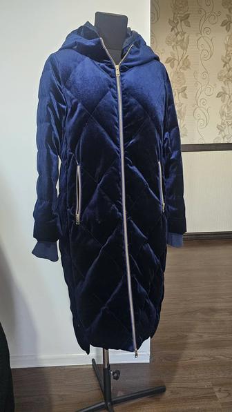 Велюровый удлинненый пуховик