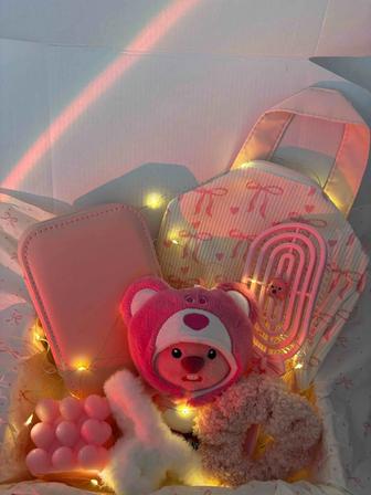 Продаются подарочные боксы.