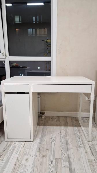 Стол письменный IKEA
