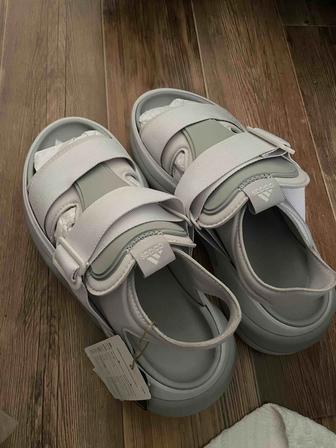 Сандали новые ADIDAS MEHANA