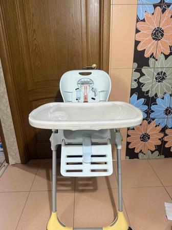 Продам детский стул для кормления , ванну для купания и поильник