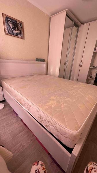 Продам кровать с матрасом