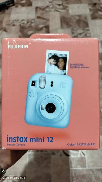 Продаю фотоаппарат instax mini 12