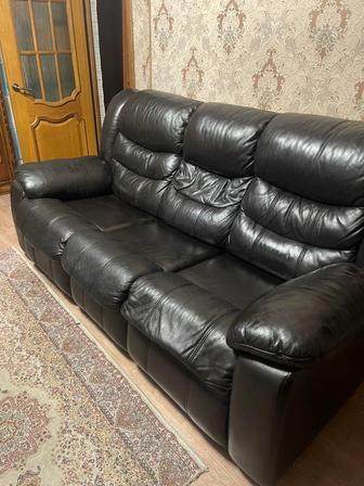 Продам кожаный диван
