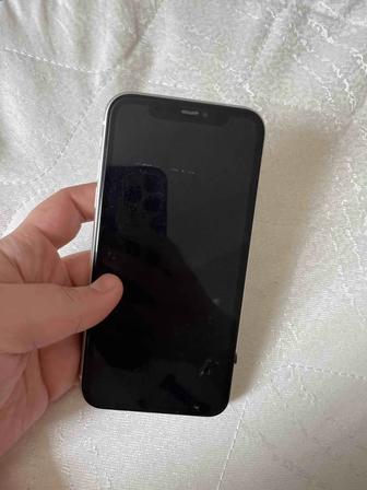 iPhone 11 на запчасти, не включается
