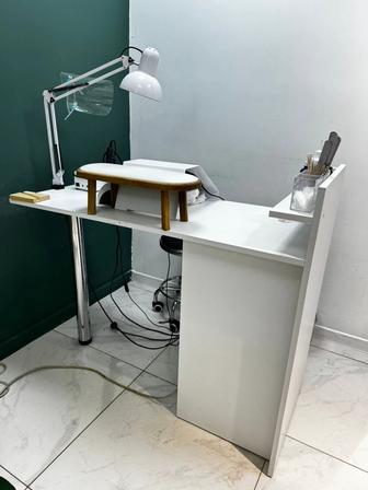 Маникюрный стол