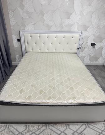 Кровать, матрас 2 тумбы