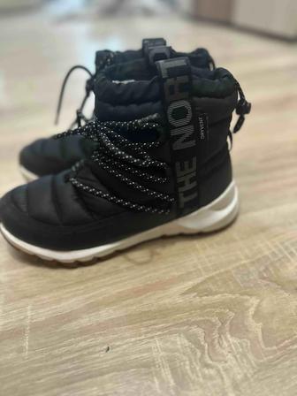 Продам Б/у ботинки зимние the north face