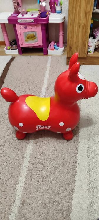 Продам детский резиновый ослик.