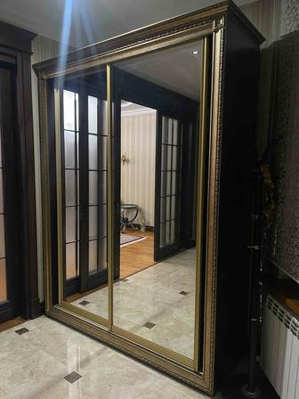 Шкаф с зеркалом