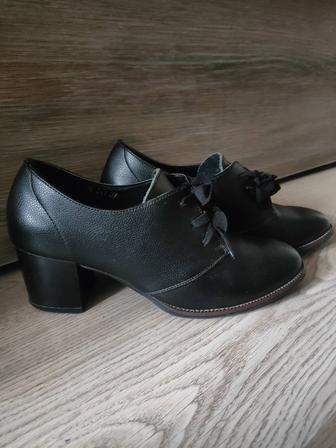 Продам туфли, полуботинки демисезонные женские