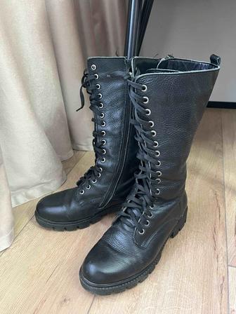 Продам женские кожаные сапоги