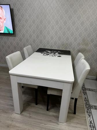 Стол и стулья