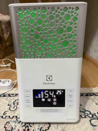 Увлажнитель воздуха Electrolux EHU-3715D