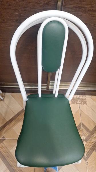 Продам стулья , 4 штуки . Пользовались месяц