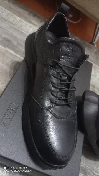 Кроссовки кожа 42