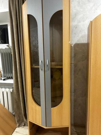 Продам сервант состояние отличное