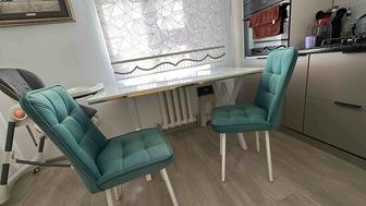 Стол и стулья