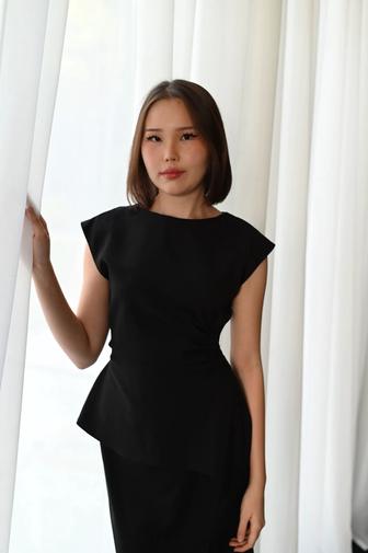 Продавец-консультант, бариста, флорист, официант, web дизайнер, вокалистка